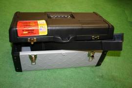 Suitcase metal/plastic.57x29x26cms.